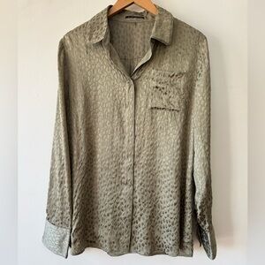 Elie Tahari Silk Blend Olive Textured Button Down Shirt Medium Women’s